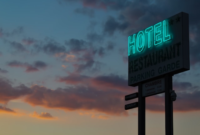 Hotels vs. Booking Websites